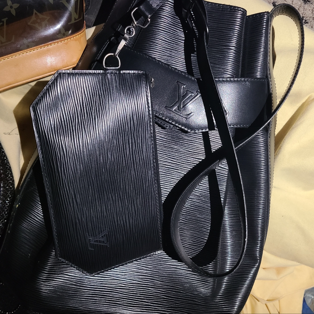 Authentic Louis Vuitton Epi Handbag